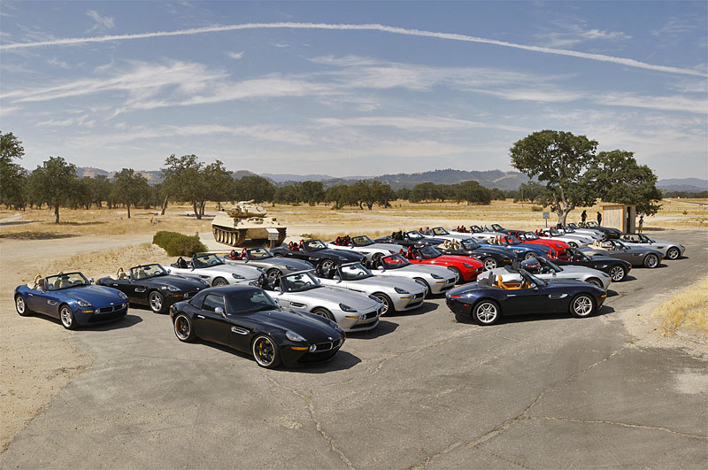 Twenty eight Z8's and a tank at the gate of the Hunter Liggott Military Base. This shot contains 1 of only 5 Midnightblue Metallic cars, 1 of only 12 Stratus/Red cars and the 1 of only 2 Shadowman Special Z8's. Monterey, Aug 08 (photo: Macfly)